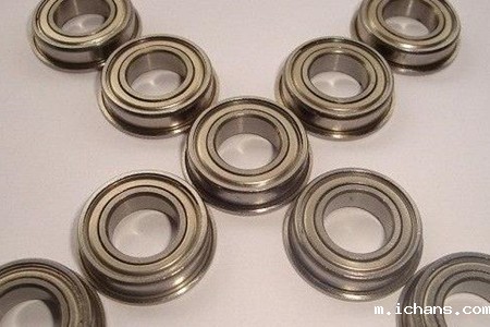 不锈钢非标轴承表面清洁及涂敷防锈油的方法